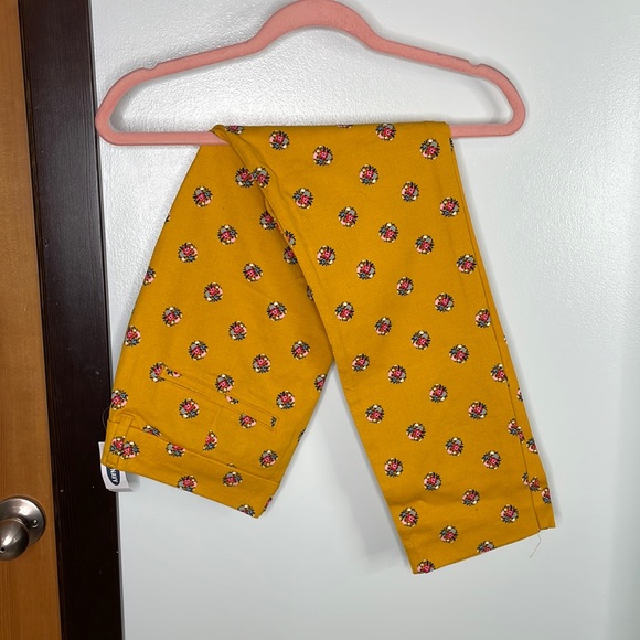 Old Navy Pixie Pants - Picture 1 of 1